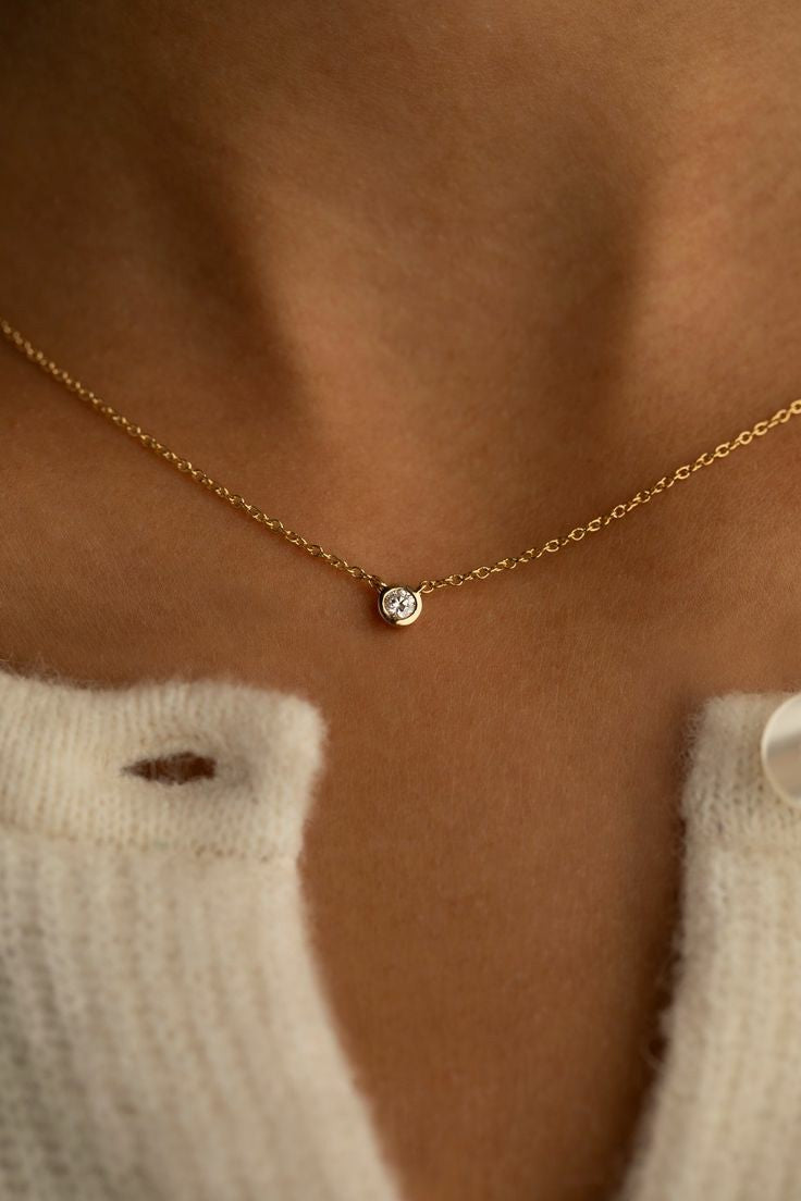 Minimalistic charm gold solitaire necklace